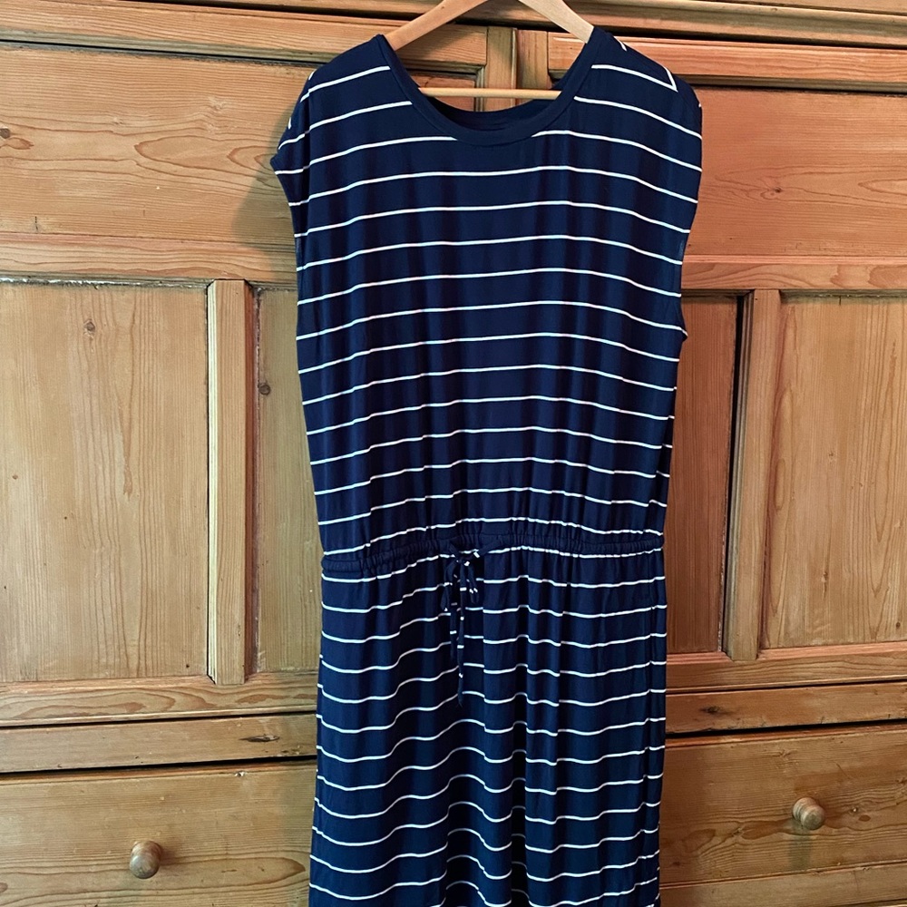 Banana Republic cute and comfortable dress